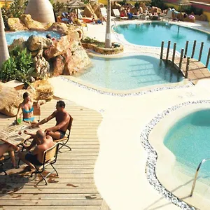 Resort Desert Springs, Vera